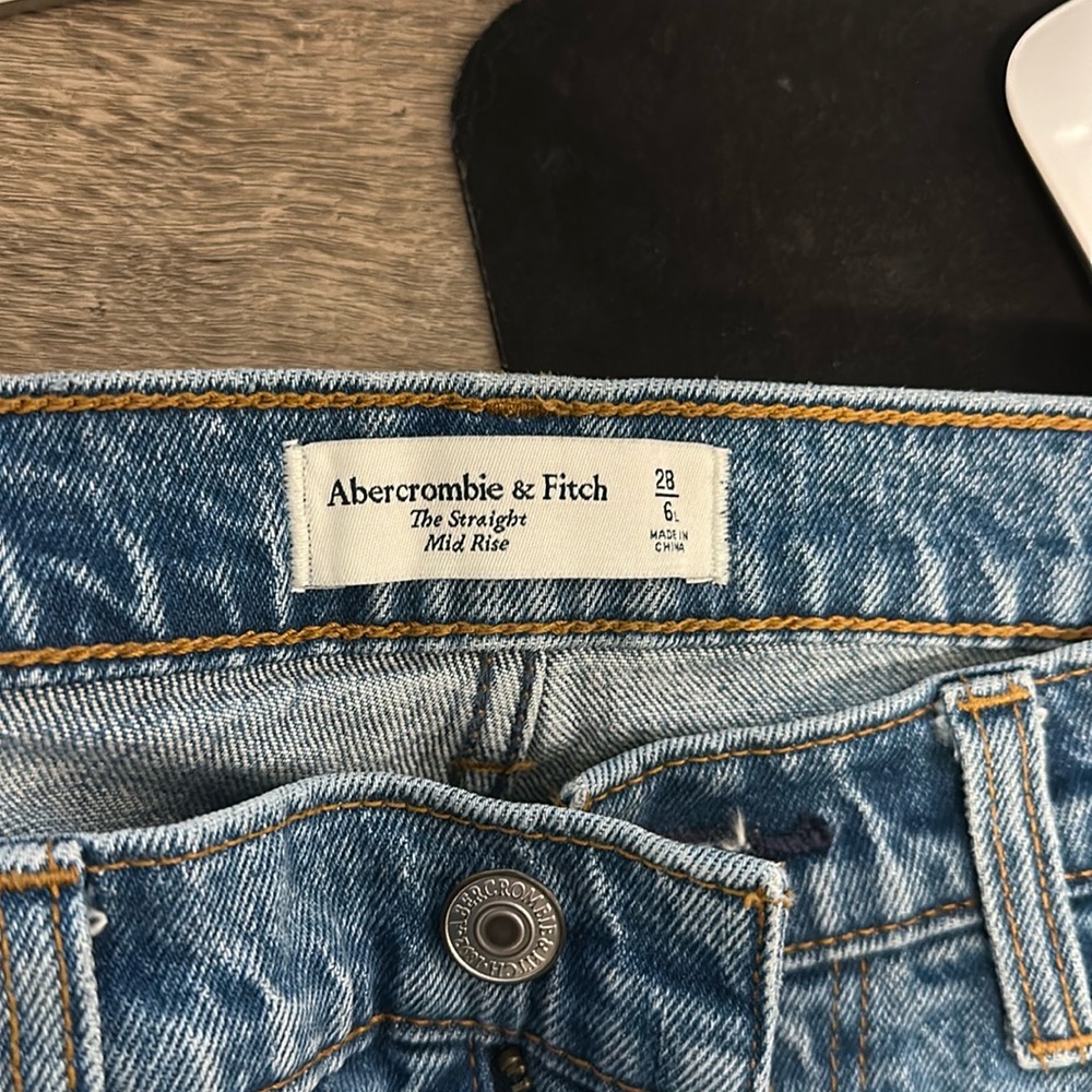 Abercrombie straight mid rise jean